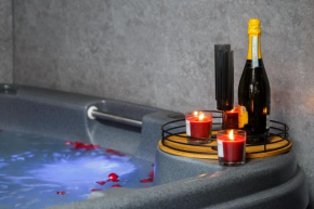 Riverside studio with Jacuzzi!